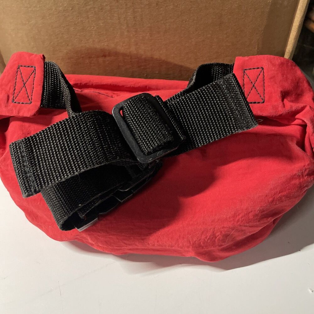 Vintage Marlboro Fanny Pack Waist Bag Red Adjustable Strap Adventure Team - Picture 6 of 6